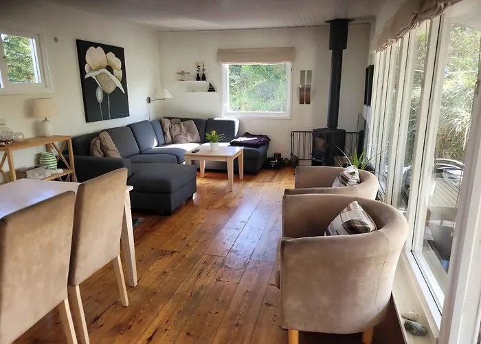 Natural Plot Fireplace And True West Coast بيت للعطل ثيستد
